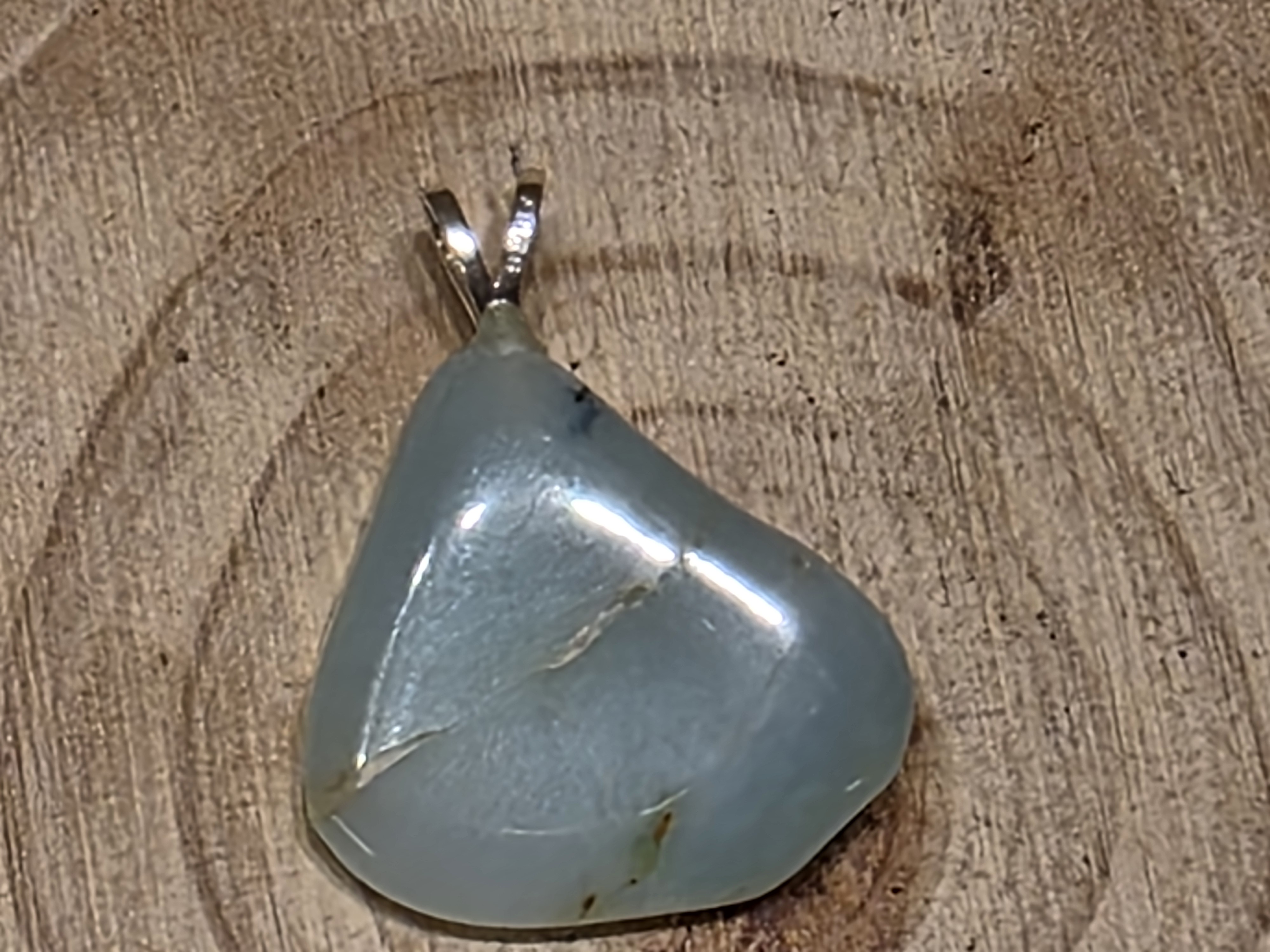 Blauwe andesopaal hanger met zilveren oogje