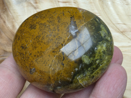 Groene opaal handsteen