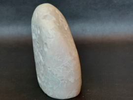 White plume agaat sculptuur