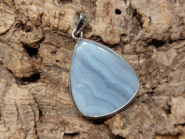 Blauwe chalcedoon/ blue lace agaat hanger in zilver