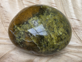Groene opaal handsteen