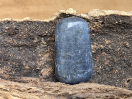 Kyaniet hanger doorboord