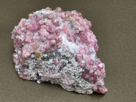 Roze granaat ruw cluster Sierra de Cruces, Coahuila, Mexico