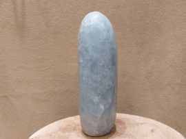 Blauwe calciet sculptuur