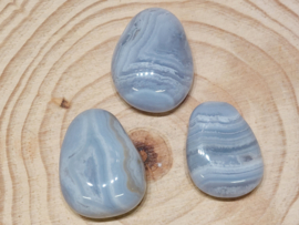 Blauwe chalcedoon/blue lace agaat hanger doorboord