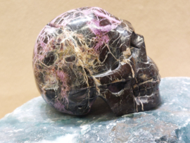 Stichtiet met serpentijn human skull, Australië
