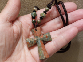 Ketting met unakiet kruis