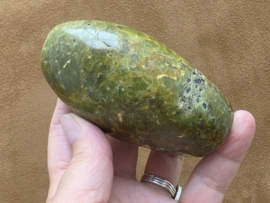 Groene opaal sculptuur