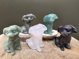 Hond van diverse steensoorten
