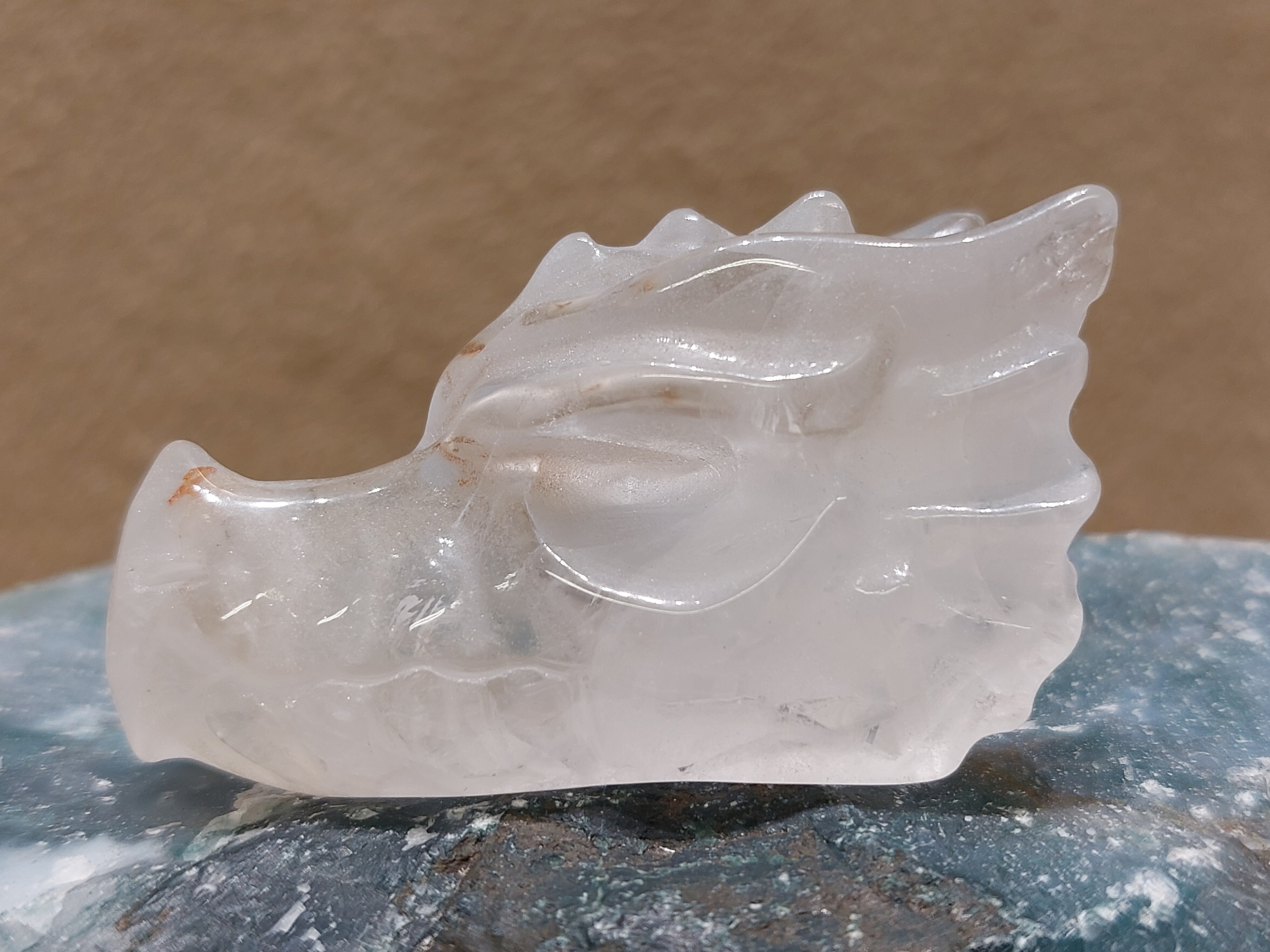 Bergkristal draak met insluitingen