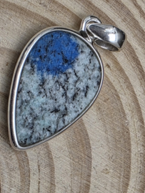Azuriet van de K2 hanger in zilver