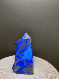 Fluoriet punt met pyriet half ruw, UV-reactief