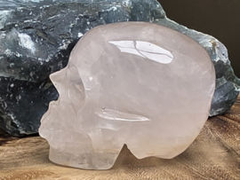 Rozenkwarts human skull