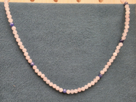 Rozenkwarts met sodaliet ketting facet geslepen