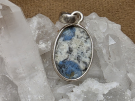 Azuriet van de K2 hanger in zilver