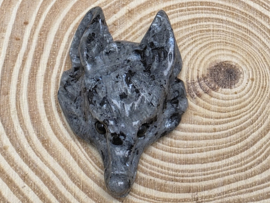 Larvikiet wolf hanger