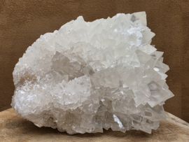 Spirit calciet cluster uit Indonesië