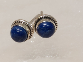 Lapis lazuli oorbellen in zilver