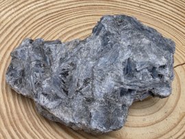 Kyaniet ruw cluster