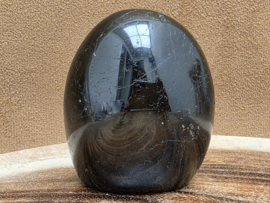 Zwarte toermalijn sculptuur