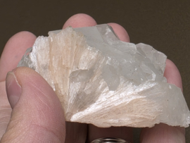 Apofylliet met stilbiet cluster