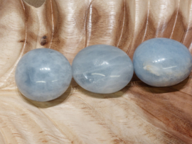 Blauwe calciet handsteen