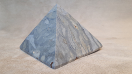 Polychroom jaspis piramide
