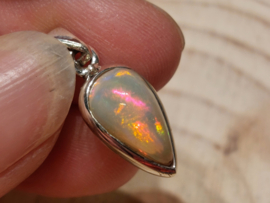 Ethiopisch of welo opaal hanger in zilver