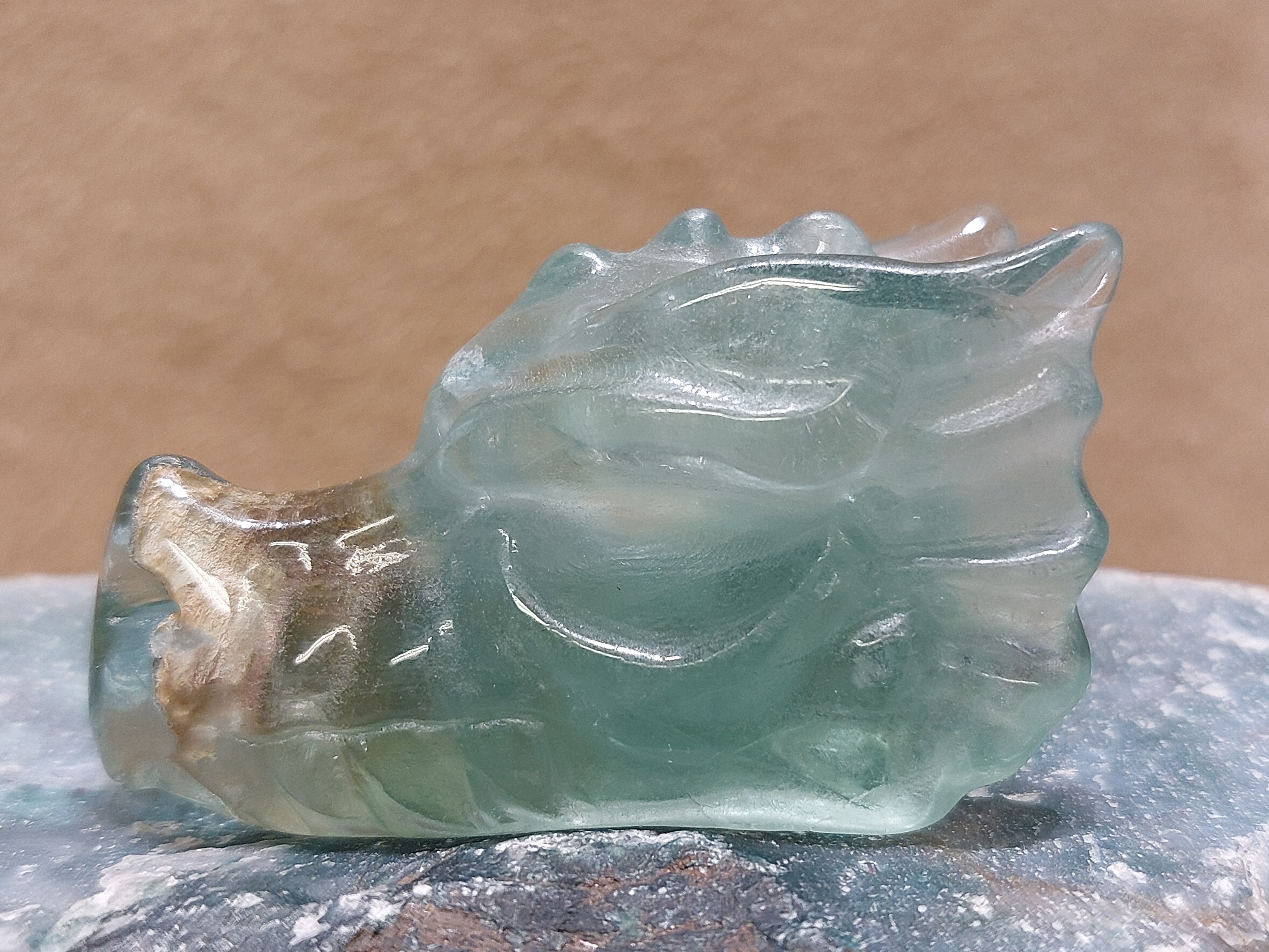 Fluoriet draak met insluitingen