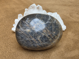 Zwarte maansteen handsteen