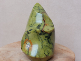 Groene opaal sculptuur/vlam