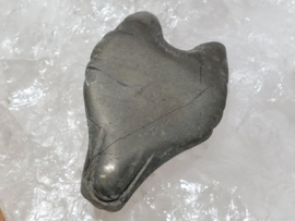 Pyriet wolf hanger doorboord