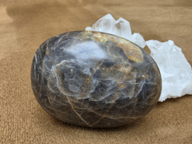 Zwarte maansteen handsteen