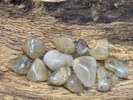 Rutielkwarts knuffelsteen