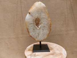 Agaat geode op standaard