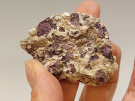 Purpuriet met albiet cluster