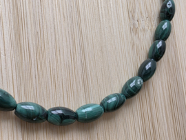 Malachiet ketting met goudkleurige sluiting