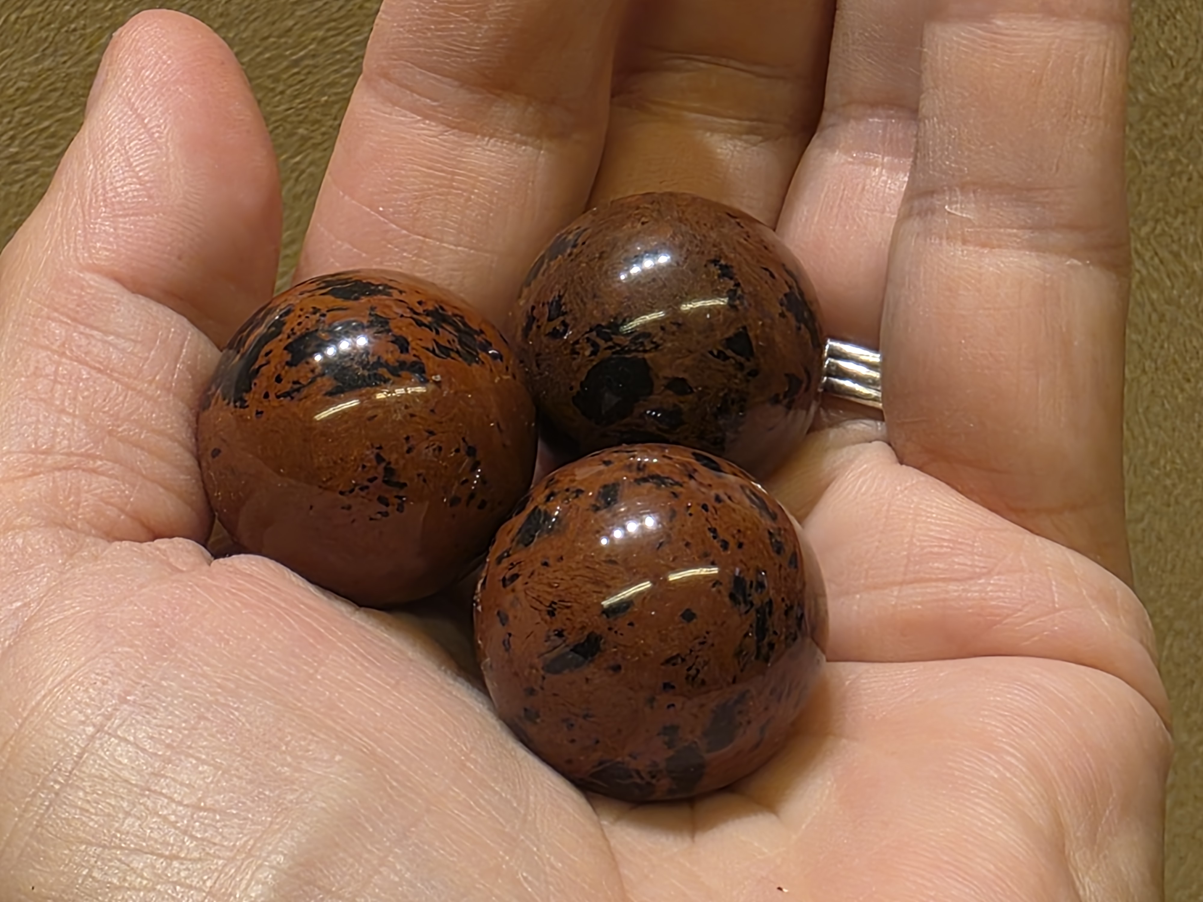 Mahonie obsidiaan bol