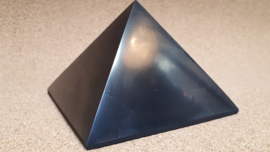 Shungit piramide 10cm