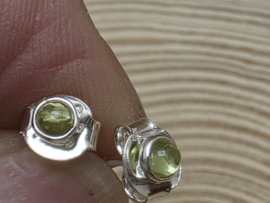 Peridoot oorbellen in zilver
