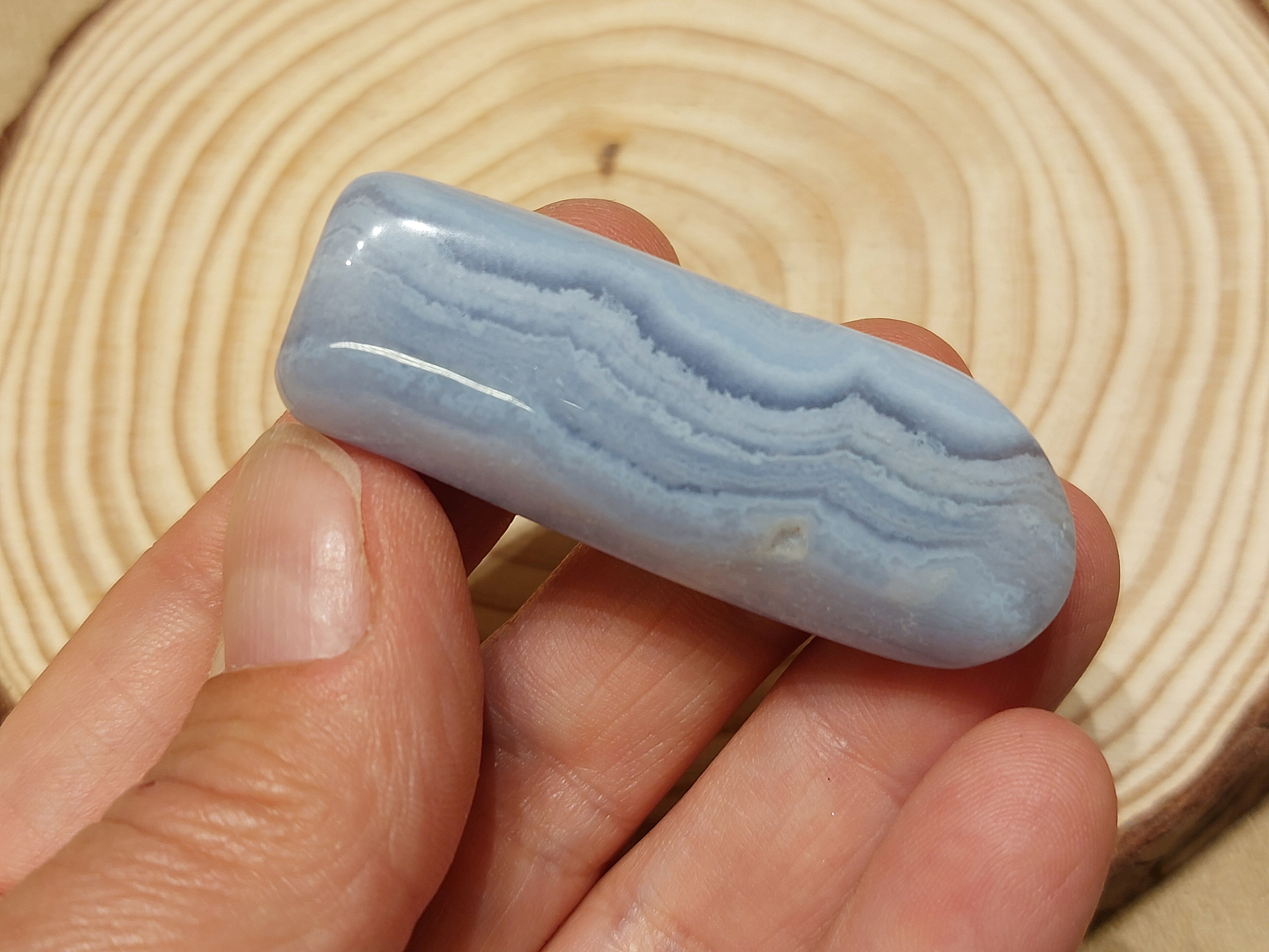 Blauwe chalcedoon of blue lace agaat knuffelsteen/staaf
