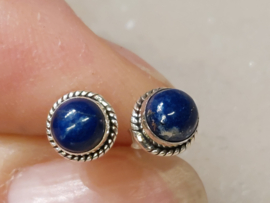 Lapis lazuli oorbellen in zilver