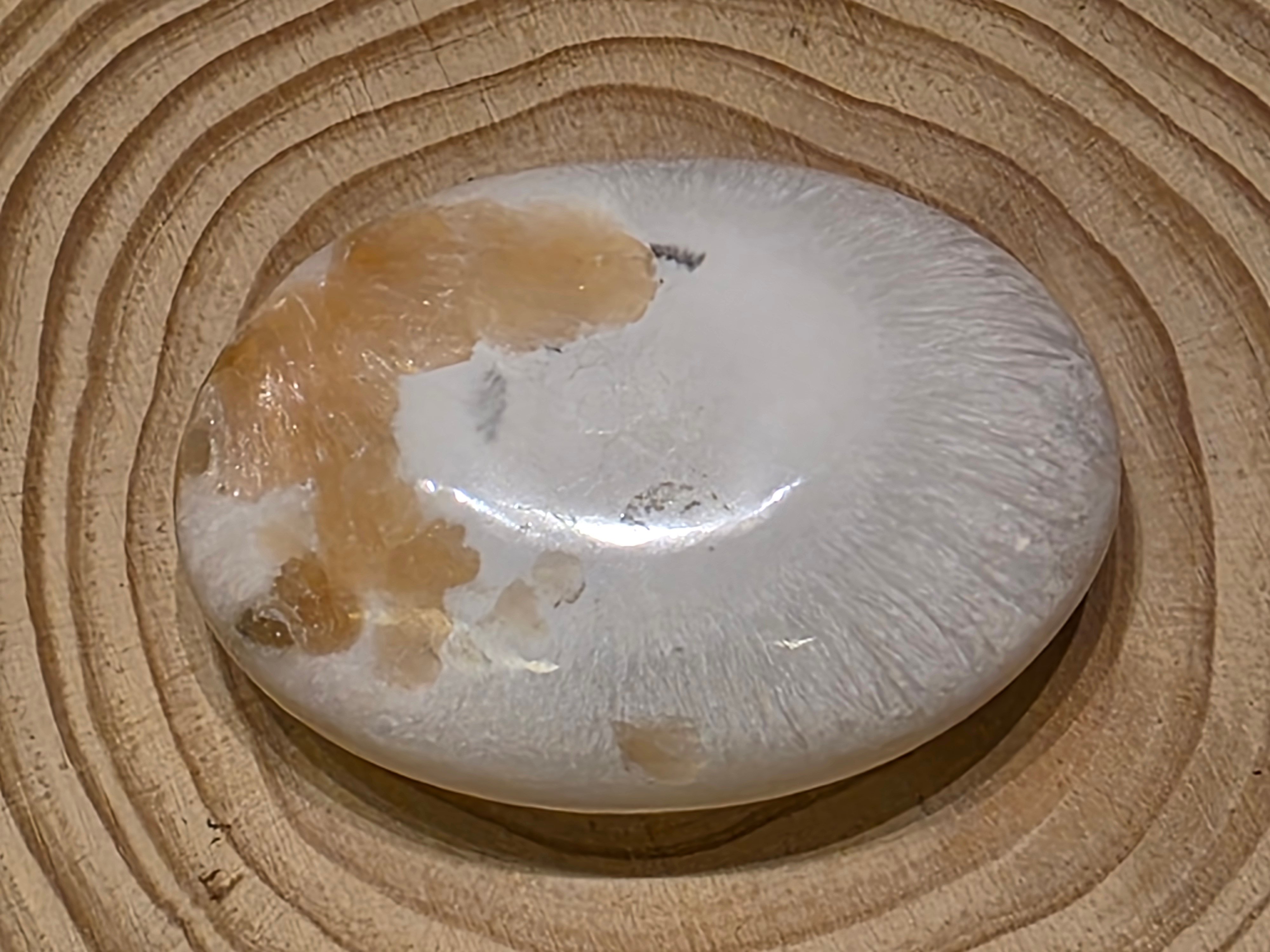 Scolesiet met stilbiet handsteen