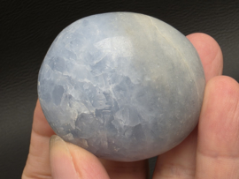 Blauwe calciet handsteen