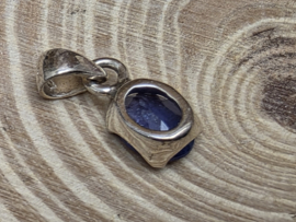 Tanzaniet hanger in zilver facet geslepen