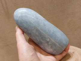 Blauwe calciet sculptuur