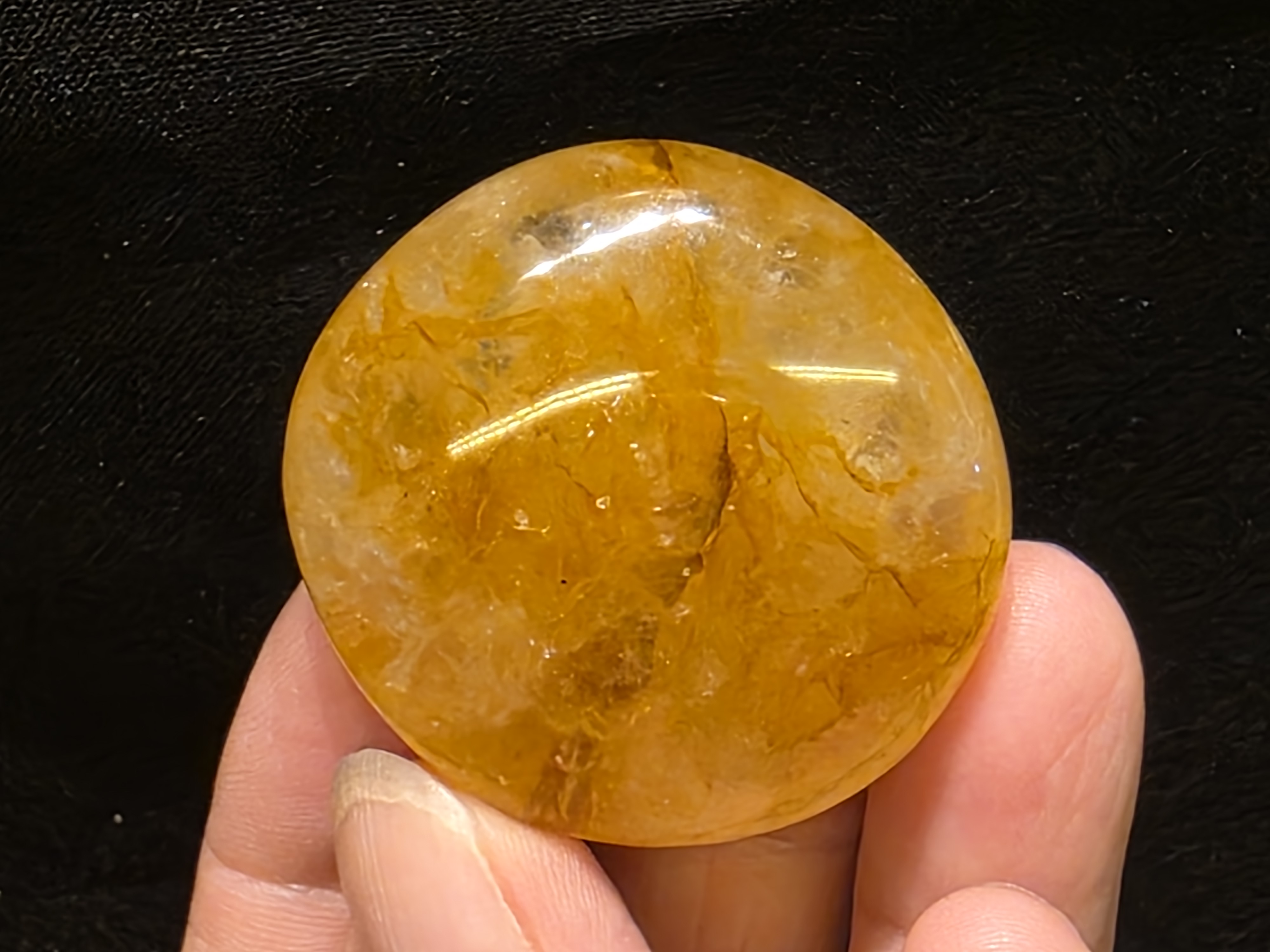 Golden healer of limoniet kwarts handsteen