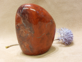 Rode jaspis sculptuur