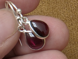 Granaat oorbellen in zilver