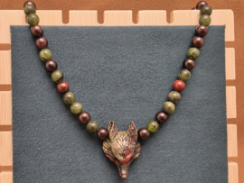 Ketting met drakenbloed jaspis wolf hanger